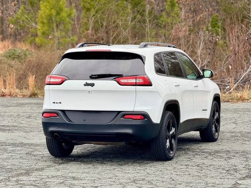Used 2018 Jeep Cherokee Latitude w/ Altitude Package AWD/4WD image 34