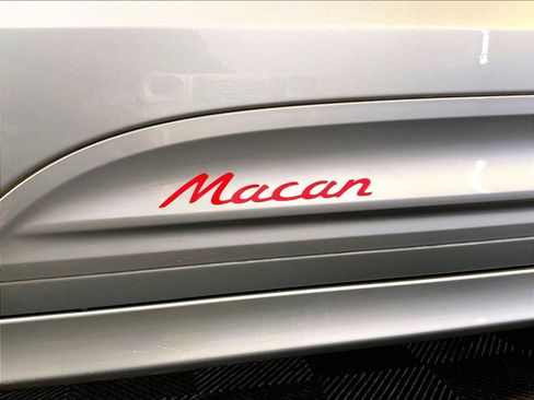Certified 2023 Porsche Macan image 19