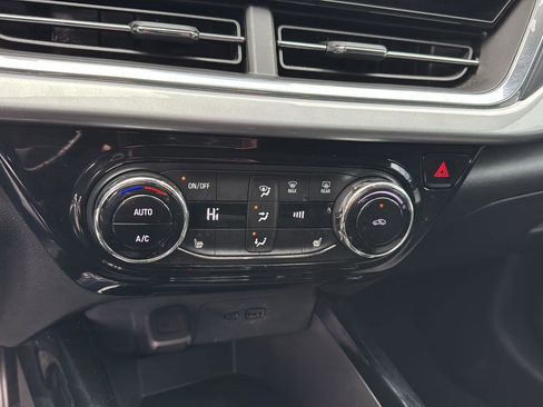 Certified 2025 Chevrolet Trax LT w/ Driver Confidence Package image 25