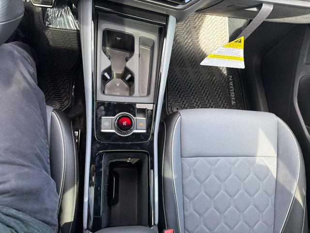 New 2026 Volkswagen Tiguan SEL R-Line AWD/4WD image 17