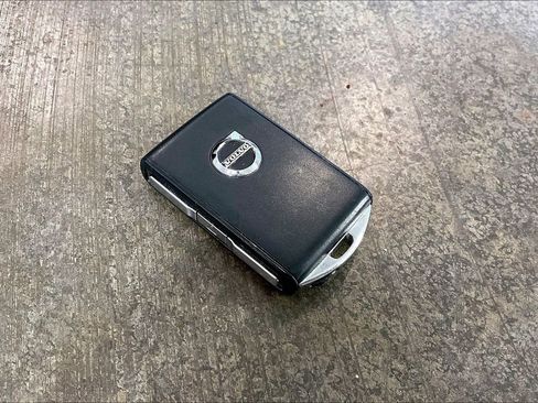 Used 2022 Volvo XC60 B5 R-Design w/ Advanced Package FWD image 11