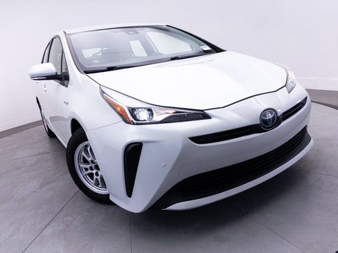 Used 2022 Toyota Prius LE FWD image 4