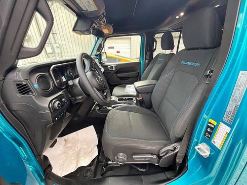 Used 2024 Jeep Wrangler Unlimited Rubicon 4xe image 13