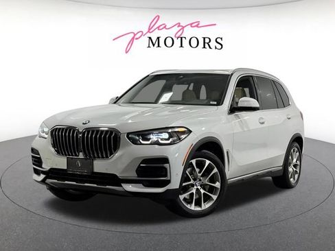 Used 2022 BMW X5 xDrive40i w/ Parking Assistance Package AWD/4WD image 2