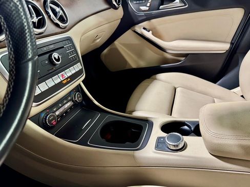 Used 2020 Mercedes-Benz GLA 250 4MATIC w/ Premium Package image 22