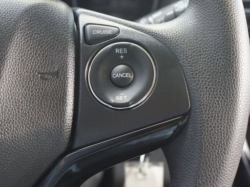 Used 2022 Honda HR-V LX image 9