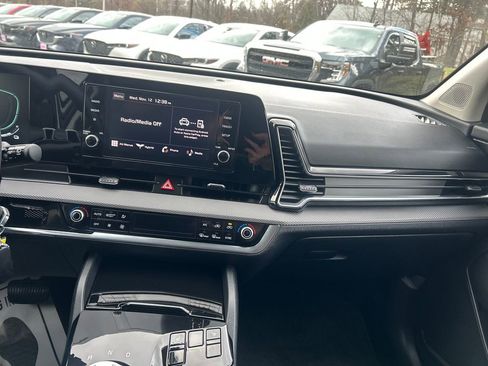 Used 2023 Kia Sportage LX image 9