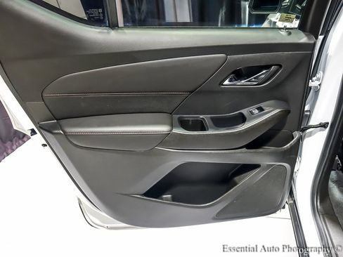 Used 2022 Chevrolet Traverse RS image 34