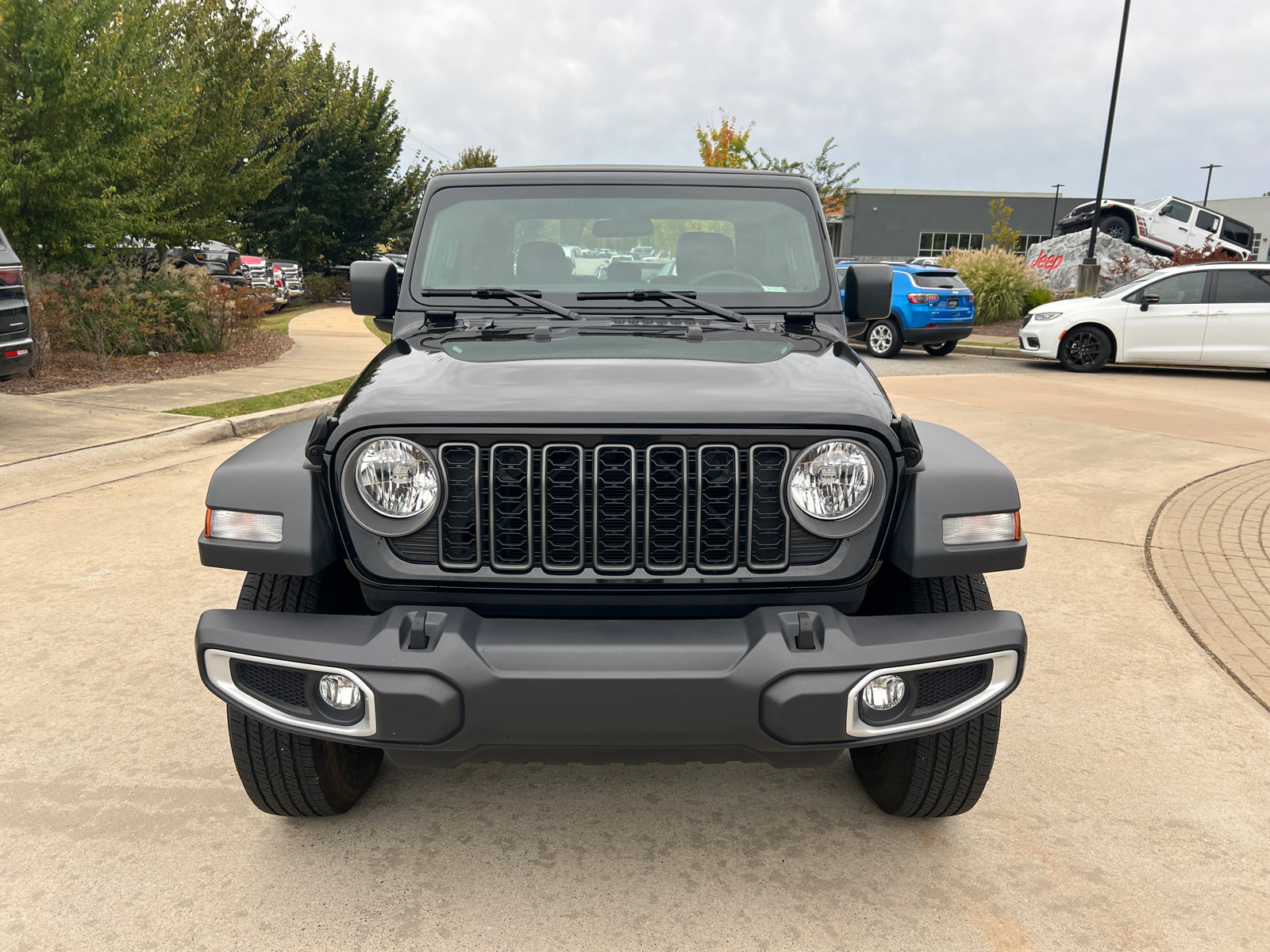 Used 2025 Jeep Gladiator Sport AWD/4WD image 3