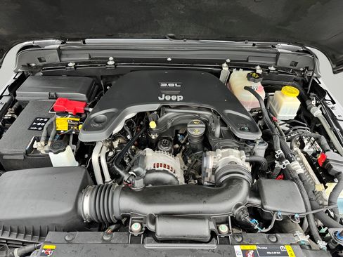 Used 2021 Jeep Gladiator Overland w/ LED Lighting Group AWD/4WD image 32
