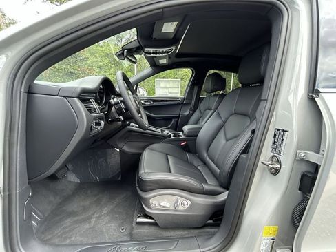 Certified 2025 Porsche Macan image 7