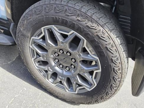 Used 2025 GMC Hummer EV 3X w/ LPO, Sport Package image 5