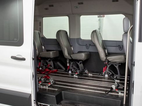 Used 2018 Ford Transit 150 XL image 17
