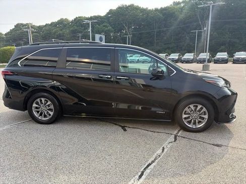 Used 2021 Toyota Sienna XLE w/ XLE Plus Package AWD/4WD image 5