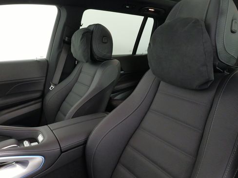 Used 2025 Mercedes-Benz GLS 450 4MATIC image 30