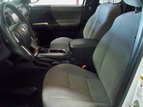 Used 2017 Toyota Tacoma SR5 w/ Tow Package image 7