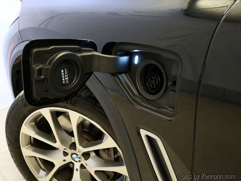 Used 2021 BMW X5 xDrive45e w/ Parking Assistance Package image 10