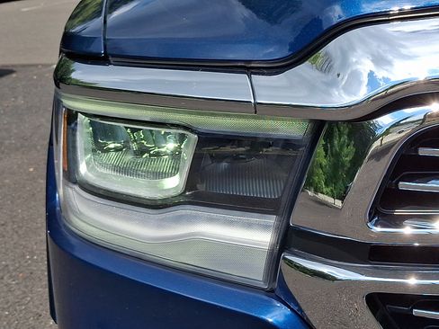 Used 2020 RAM 1500 Laramie AWD/4WD image 9