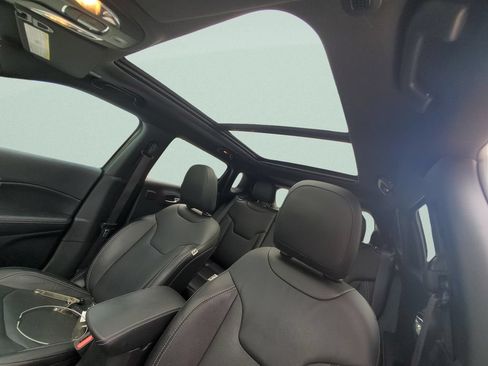 Used 2021 Jeep Compass Latitude w/ Sun and Sound Group FWD image 17