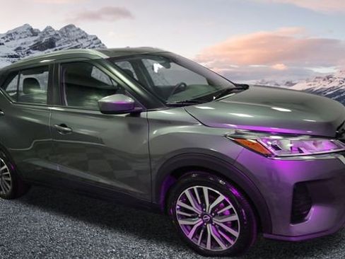 Used 2024 Nissan Kicks SV image 1