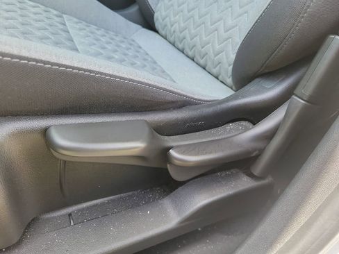 Used 2023 Chevrolet Equinox LS image 8