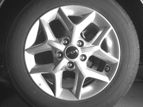 Used 2025 Kia Soul LX w/ LX Technology Package FWD image 14
