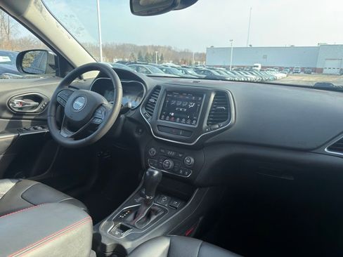 Used 2022 Jeep Cherokee Trailhawk w/ Premium Leather Package image 17