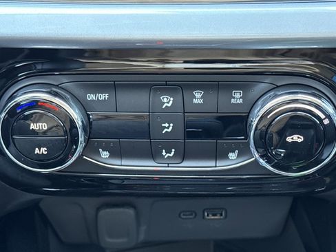 New 2026 Chevrolet Trax LT w/ Sunroof Package image 17