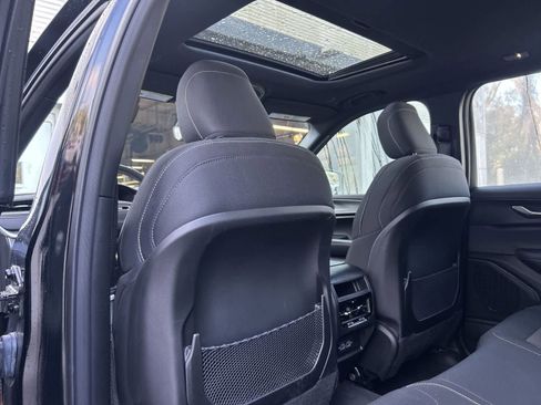 Used 2025 Jeep Grand Cherokee Laredo X image 14