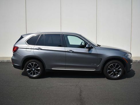 Used 2018 Volkswagen Tiguan SE AWD/4WD image 4