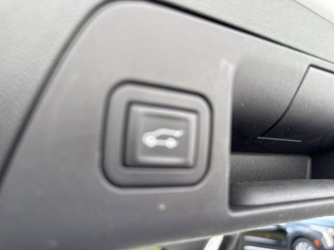 Used 2023 Buick Envision Essence w/ Sport Touring Package image 8