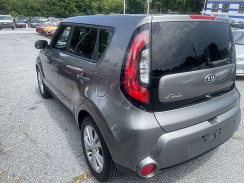 Used 2016 Kia Soul + w/ Audio Package FWD image 8