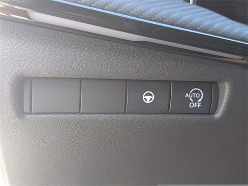 Certified 2025 Nissan Kicks SR image 35