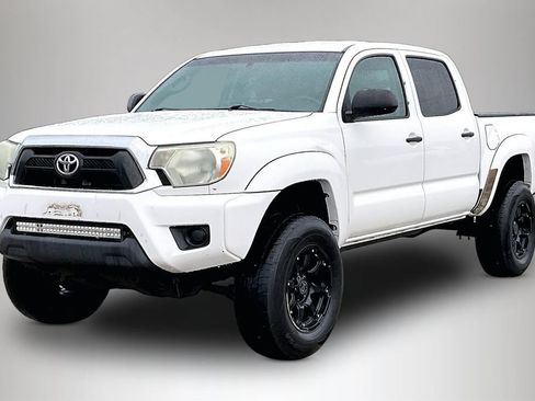 Used 2014 Toyota Tacoma PreRunner w/ SR5 Package RWD image 2