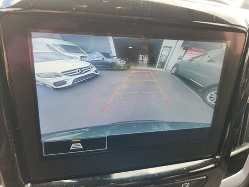 Used 2023 Chevrolet Traverse LT image 23