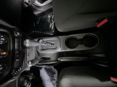 Used 2017 Jeep Wrangler Sport image 23