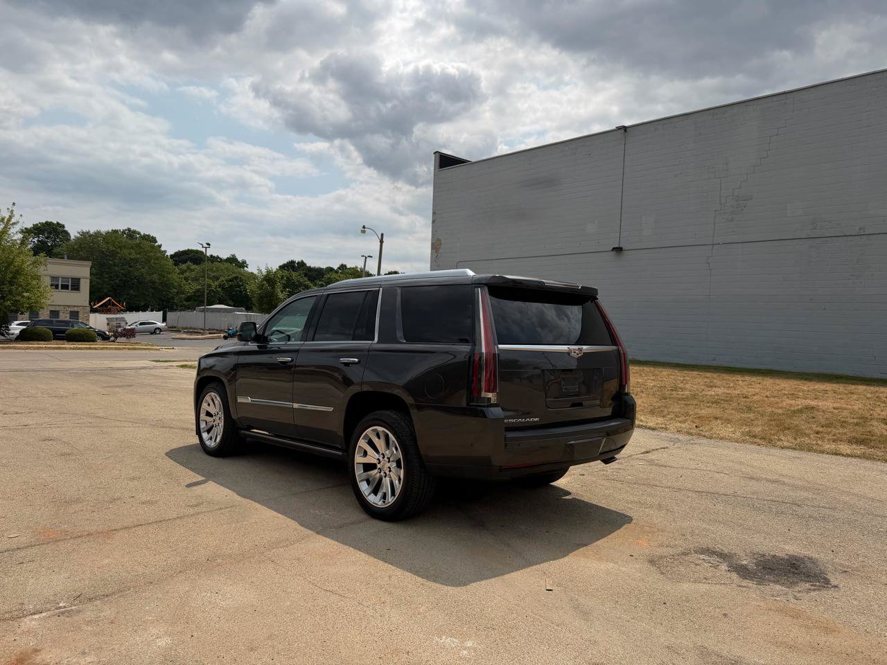 Used 2018 Cadillac Escalade Premium Luxury AWD/4WD image 5