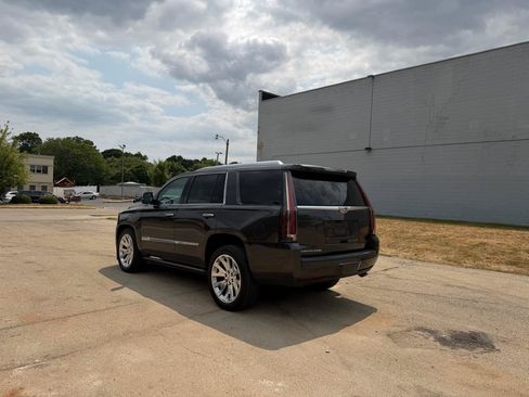 Used 2018 Cadillac Escalade Premium Luxury AWD/4WD image 5