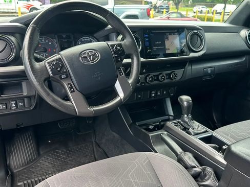 Used 2018 Toyota Tacoma TRD Sport AWD/4WD image 13