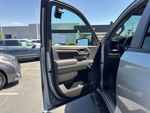 Used 2025 Chevrolet Silverado 1500 LT Trail Boss w/ LPO, Dark Essentials Package AWD/4WD image 14