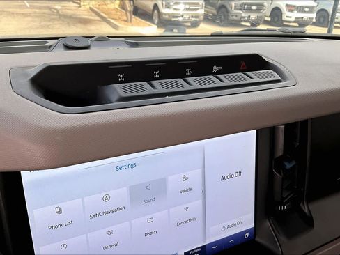 Certified 2023 Ford Bronco Wildtrak image 35