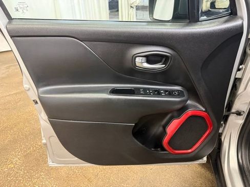 Used 2017 Jeep Renegade Trailhawk image 13