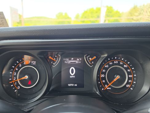 Used 2025 Jeep Wrangler Sport AWD/4WD image 22