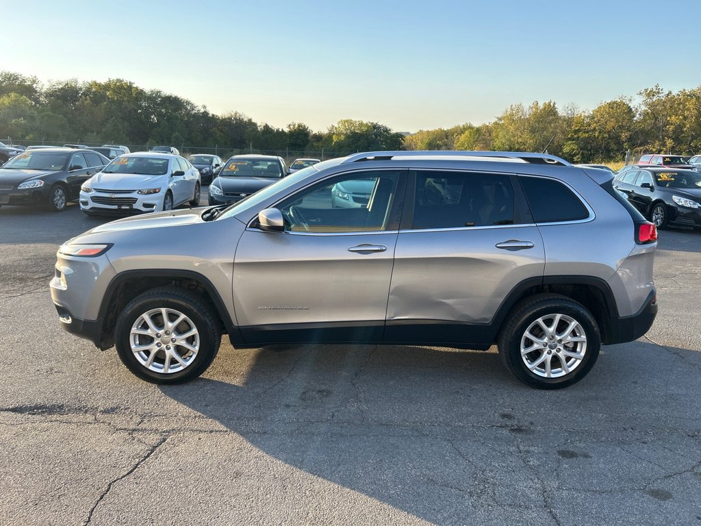 Used 2015 Jeep Cherokee Latitude FWD image 1