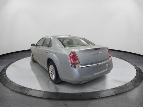 Used 2013 Chrysler 300 RWD image 7