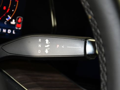 Used 2025 Chevrolet Suburban Z71 image 25