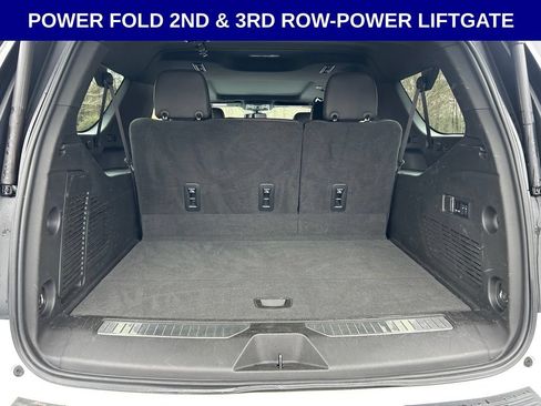 Used 2022 Chevrolet Suburban RST w/ Luxury Package AWD/4WD image 18