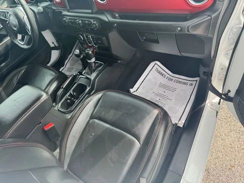 Used 2023 Jeep Gladiator Rubicon w/ Cold Weather Group image 14