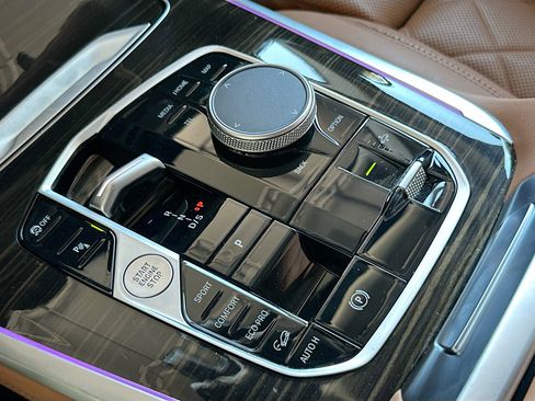 Certified 2024 BMW X7 xDrive40i image 17