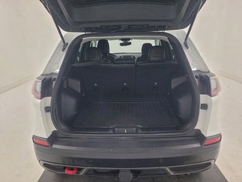 Used 2019 Jeep Cherokee Trailhawk w/ Cold Weather Group AWD/4WD image 29